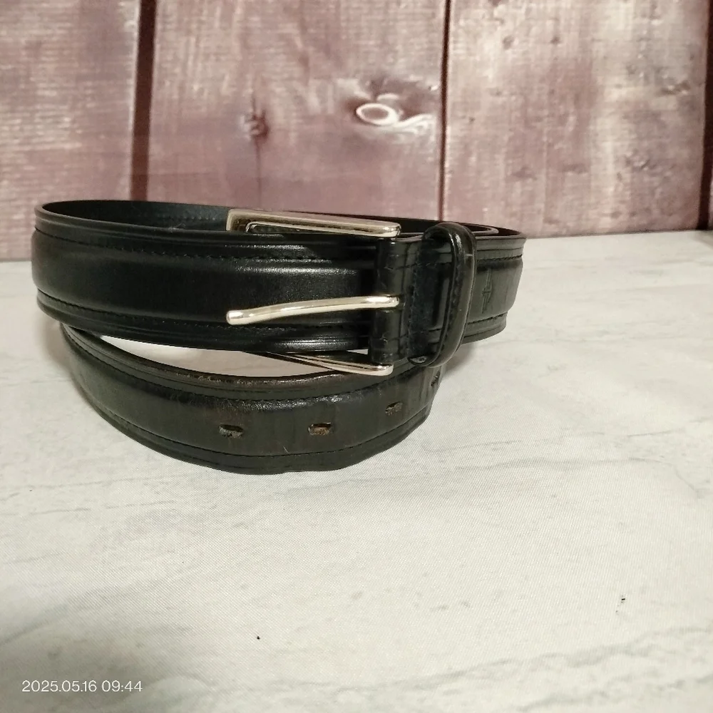 Dockers Sz 42 Men's Black Leather Belt Silver Belt Adjustable Classic Business